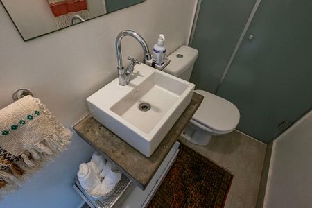 Casa à venda com 180m², 4 quartos e sem vagaBanheiro Social 2