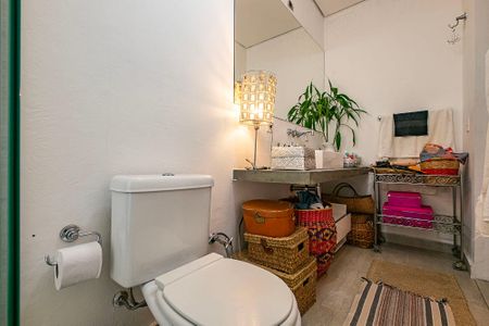 Casa à venda com 180m², 4 quartos e sem vagaBanheiro da Suíte