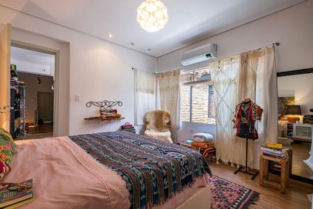 Casa à venda com 180m², 4 quartos e sem vagaSuíte