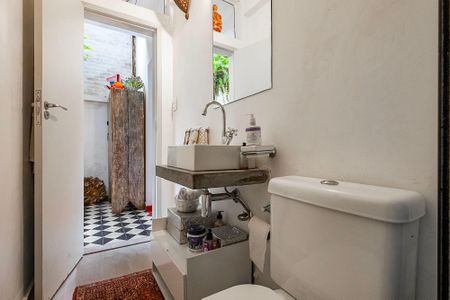 Casa à venda com 180m², 4 quartos e sem vagaBanheiro Social 2