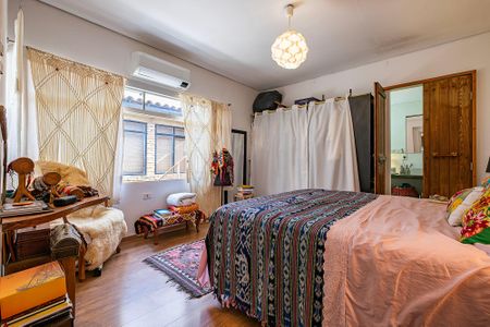 Casa à venda com 180m², 4 quartos e sem vagaSuíte