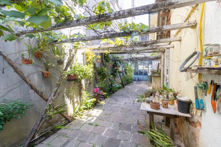 Casa à venda com 298m², 4 quartos e 3 vagas Casa à venda com 298m², 4 quartos e 3 vagasQuintal