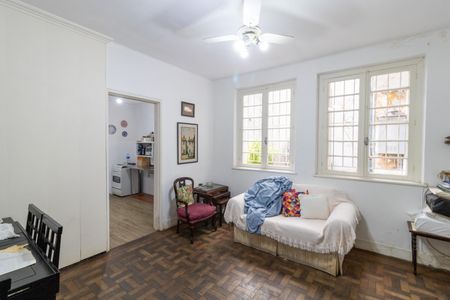 Casa à venda com 298m², 4 quartos e 3 vagas Casa à venda com 298m², 4 quartos e 3 vagasSala