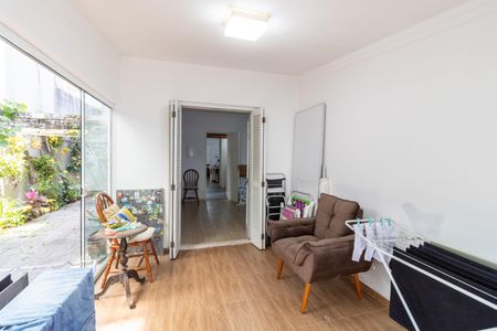 Casa à venda com 298m², 4 quartos e 3 vagas Casa à venda com 298m², 4 quartos e 3 vagasVaranda