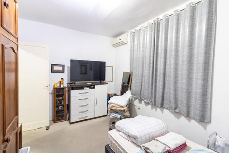 Casa à venda com 298m², 4 quartos e 3 vagas Casa à venda com 298m², 4 quartos e 3 vagasQuarto 1