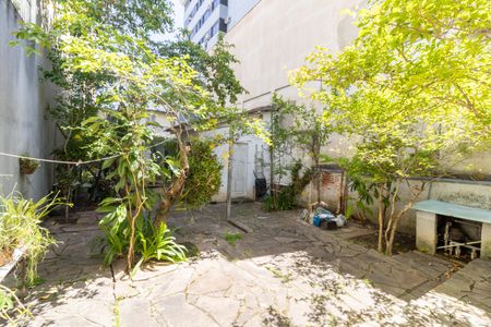 Casa à venda com 298m², 4 quartos e 3 vagas Casa à venda com 298m², 4 quartos e 3 vagasQuintal