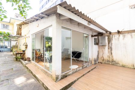 Casa à venda com 298m², 4 quartos e 3 vagas Casa à venda com 298m², 4 quartos e 3 vagasVaranda