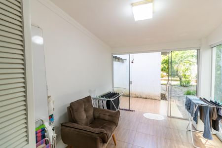 Casa à venda com 298m², 4 quartos e 3 vagas Casa à venda com 298m², 4 quartos e 3 vagasVaranda