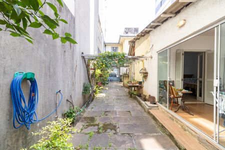 Casa à venda com 298m², 4 quartos e 3 vagas Casa à venda com 298m², 4 quartos e 3 vagasQuintal