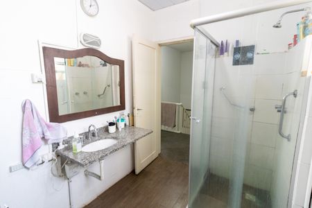 Casa à venda com 298m², 4 quartos e 3 vagas Casa à venda com 298m², 4 quartos e 3 vagasBanheiro