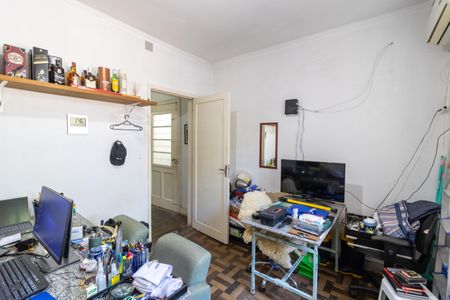 Casa à venda com 298m², 4 quartos e 3 vagas Casa à venda com 298m², 4 quartos e 3 vagasEscritório