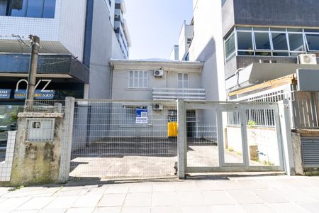 Casa à venda com 298m², 4 quartos e 3 vagas Casa à venda com 298m², 4 quartos e 3 vagasFachada