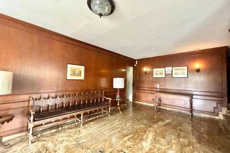 Apartamento à venda com 70m², 2 quartos e sem vaga Apartamento à venda com 70m², 2 quartos e sem vagaHall social