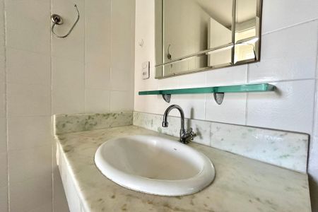 Apartamento à venda com 70m², 2 quartos e sem vaga Apartamento à venda com 70m², 2 quartos e sem vagaBanheiro