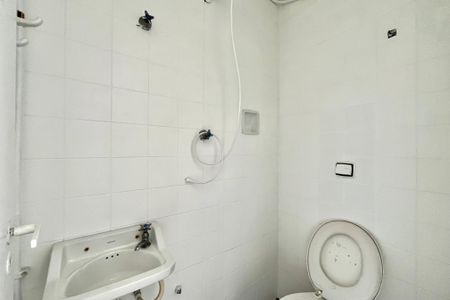 Apartamento à venda com 70m², 2 quartos e sem vaga Apartamento à venda com 70m², 2 quartos e sem vagaBanheiro de serviço