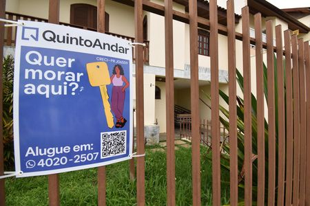 Plaquinha de casa para alugar com 3 quartos, 130m² em Boa Vista, Curitiba