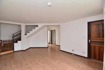 Casa para alugar com 3 quartos, 130m² em Boa Vista, Curitiba