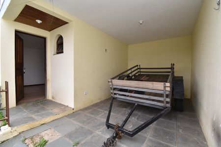 Garagem de casa para alugar com 3 quartos, 130m² em Boa Vista, Curitiba