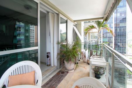 Apartamento à venda com 74m², 1 quarto e 1 vagaVaranda