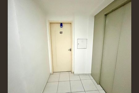 Apartamento à venda com 60m², 2 quartos e 1 vaga Apartamento à venda com 60m², 2 quartos e 1 vagaPorta