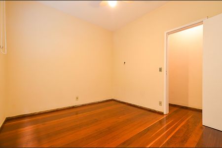 Apartamento à venda com 150m², 4 quartos e 2 vagasQuarto 2