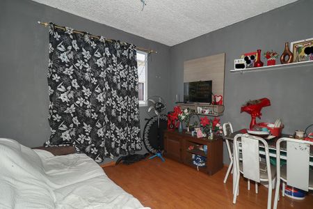 Sala de apartamento à venda com 2 quartos, 42m² em Rubem Berta, Porto Alegre