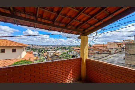 Casa à venda com 365m², 4 quartos e 2 vagasCasa 1