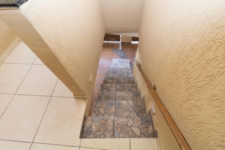 Casa para alugar com 68m², 2 quartos e 1 vagaEscada