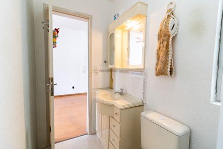 Banheiro de apartamento à venda com 1 quarto, 40m² em Partenon, Porto Alegre