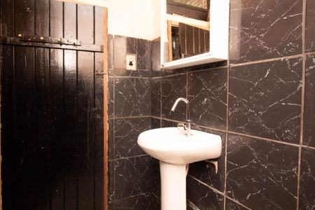 Casa à venda com 250m², 1 quarto e 5 vagas Casa à venda com 250m², 1 quarto e 5 vagasBanheiro