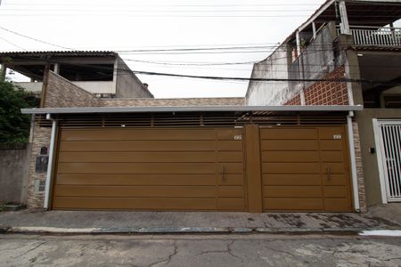 Casa à venda com 250m², 1 quarto e 5 vagas Casa à venda com 250m², 1 quarto e 5 vagasFachada