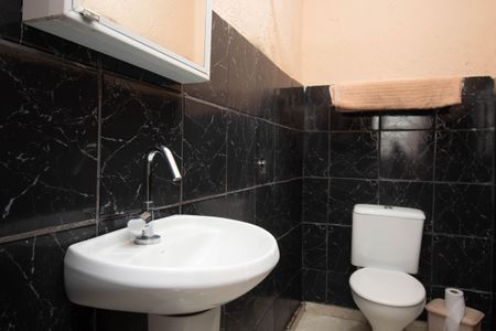 Casa à venda com 250m², 1 quarto e 5 vagas Casa à venda com 250m², 1 quarto e 5 vagasBanheiro