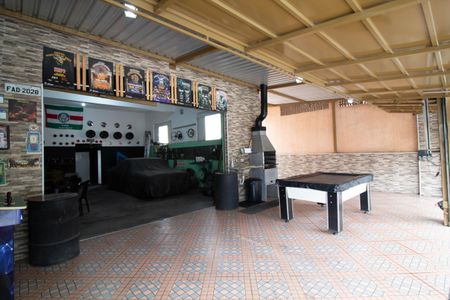 Casa à venda com 250m², 1 quarto e 5 vagas Casa à venda com 250m², 1 quarto e 5 vagasGaragem