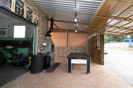 Casa à venda com 250m², 1 quarto e 5 vagas Casa à venda com 250m², 1 quarto e 5 vagasGaragem