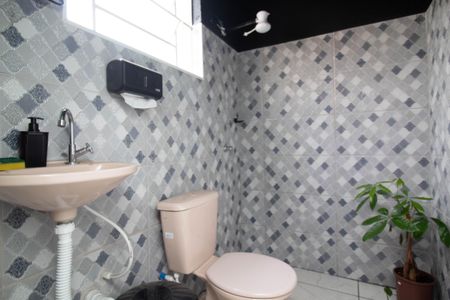 Casa à venda com 250m², 1 quarto e 5 vagas Casa à venda com 250m², 1 quarto e 5 vagasBanheiro