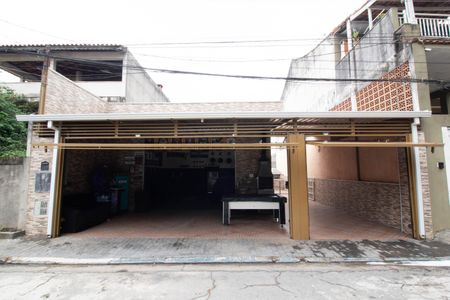 Casa à venda com 250m², 1 quarto e 5 vagas Casa à venda com 250m², 1 quarto e 5 vagasFachada