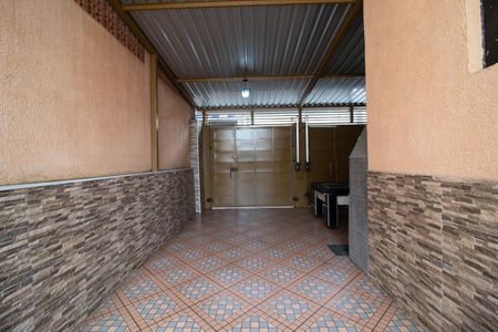 Casa à venda com 250m², 1 quarto e 5 vagas Casa à venda com 250m², 1 quarto e 5 vagasGaragem