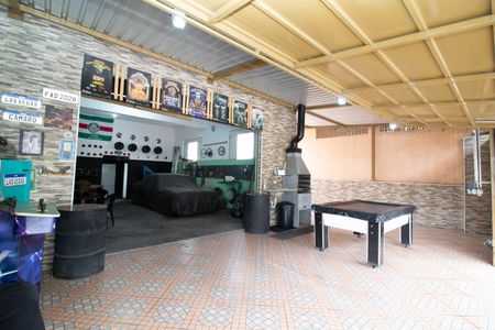 Casa à venda com 250m², 1 quarto e 5 vagas Casa à venda com 250m², 1 quarto e 5 vagasGaragem