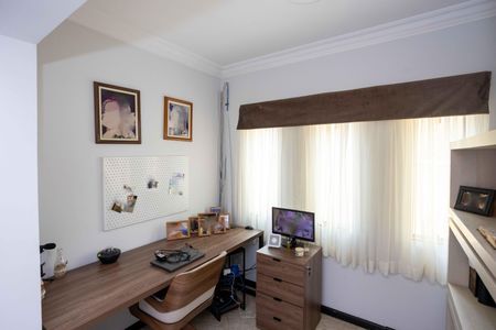 Casa à venda com 178m², 4 quartos e 3 vagasEscritório