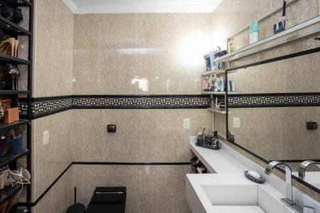 Casa à venda com 178m², 4 quartos e 3 vagasBanheiro da Suíte