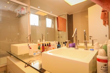 Apartamento à venda com 145m², 3 quartos e 3 vagasBanheiro da Suite