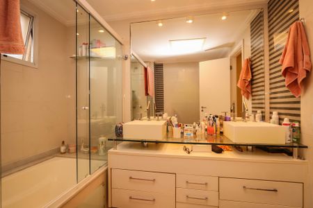 Apartamento à venda com 145m², 3 quartos e 3 vagasBanheiro da Suite