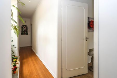 Casa à venda com 149m², 3 quartos e 2 vagasCorredor