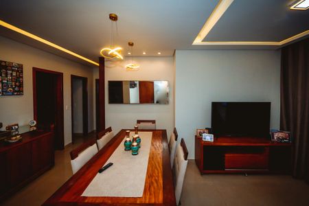 Apartamento à venda com 180m², 3 quartos e 1 vagaSala