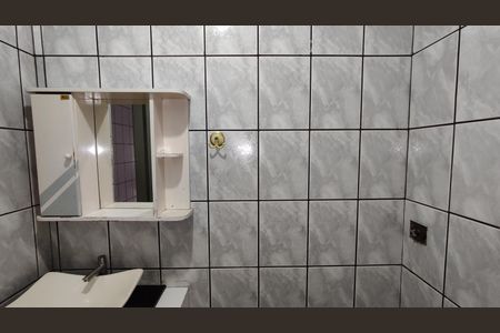 Banheiro de casa para alugar com 1 quarto, 52m² em Vila Nova Curuca, São Paulo