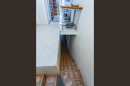 Casa para alugar com 110m², 2 quartos e 1 vaga Casa para alugar com 110m², 2 quartos e 1 vagaEscada