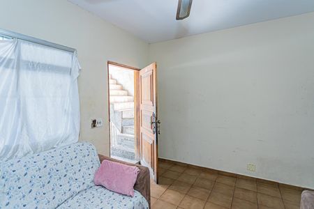 Sala de casa para alugar com 2 quartos, 110m² em Vila Serralheiro, São Paulo