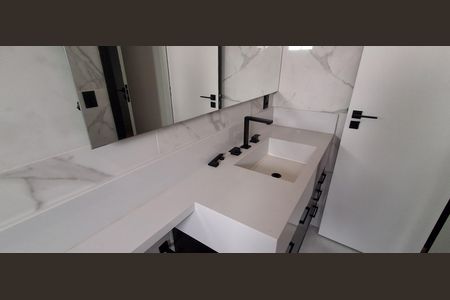 Apartamento à venda com 242m², 4 quartos e 4 vagasBanheiro Suíte 2