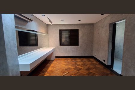 Apartamento à venda com 242m², 4 quartos e 4 vagasQuarto 