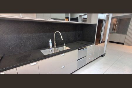 Apartamento à venda com 242m², 4 quartos e 4 vagasCozinha 